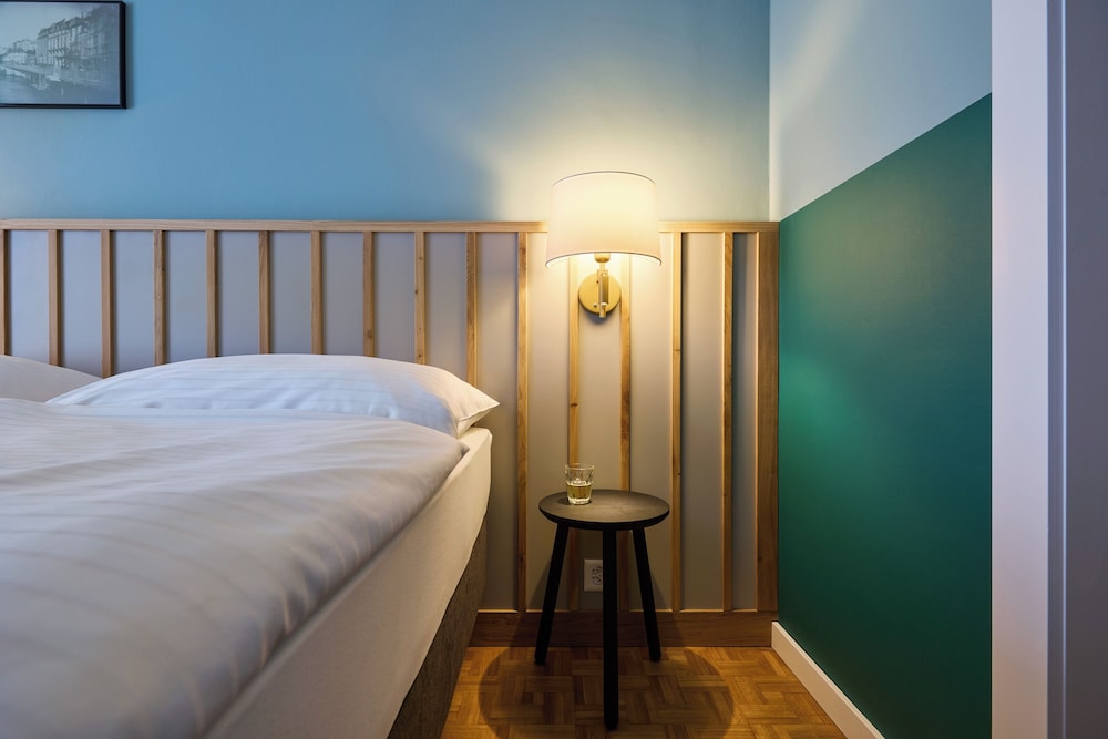 Quadruple Room thumbnail 5