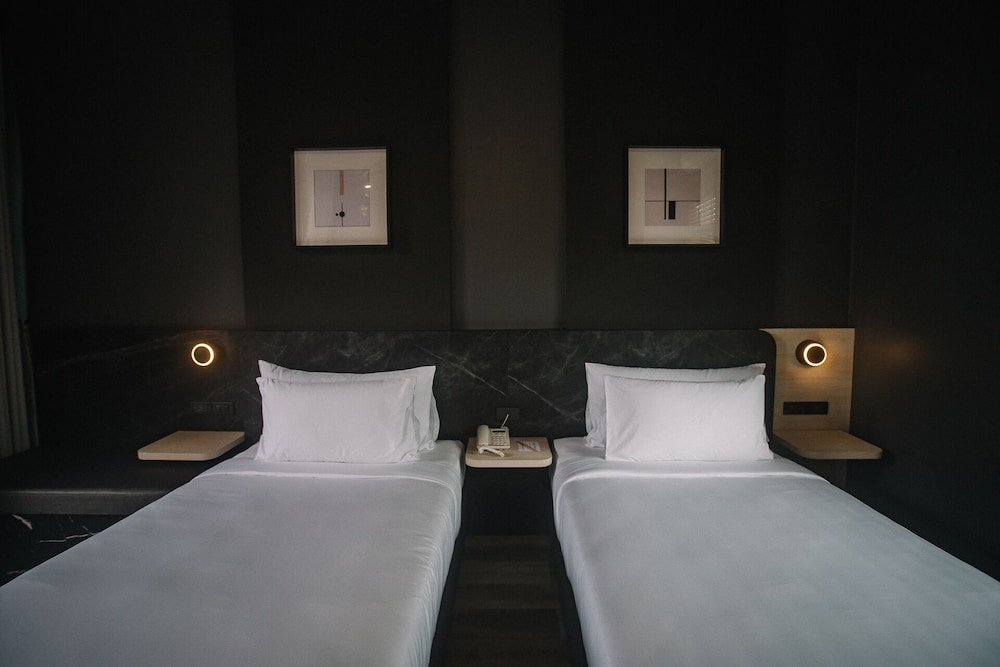 Superior Twin Room - Photo 1