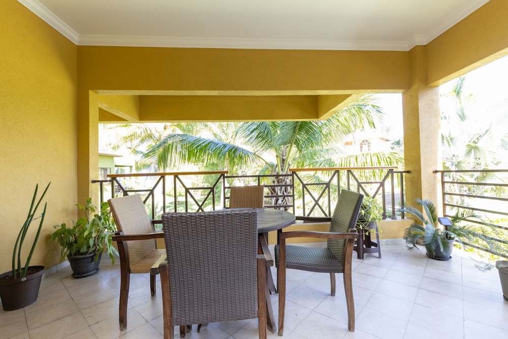 Exclusive Apartment, 2 Bedrooms, Oceanfront photo 2