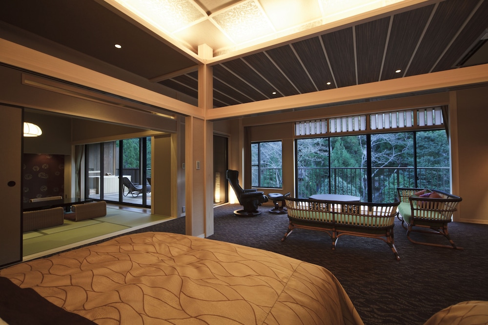 Suite (Japanese Style, Open-Air Bath) photo 3