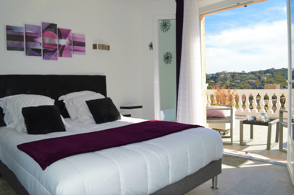 Deluxe Double Room, 1 Queen Bed, Terrace, Partial Sea View photo 1