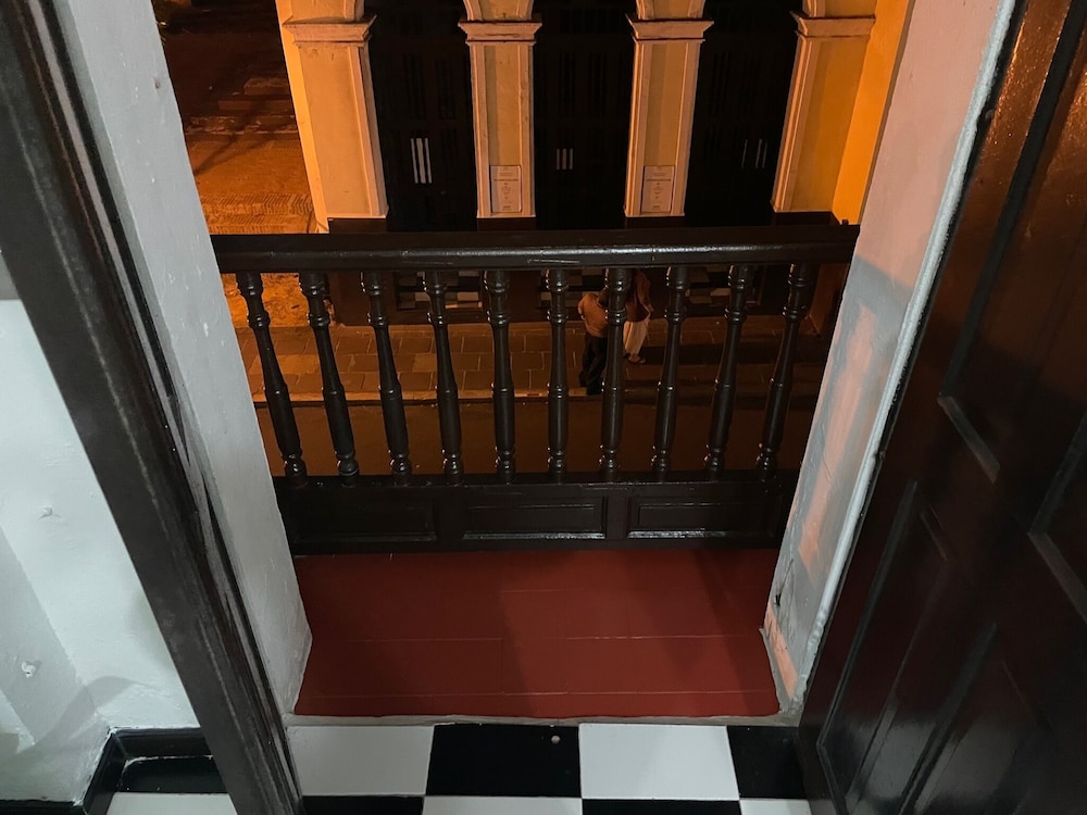 Suite #23 (With Balcony) photo 3