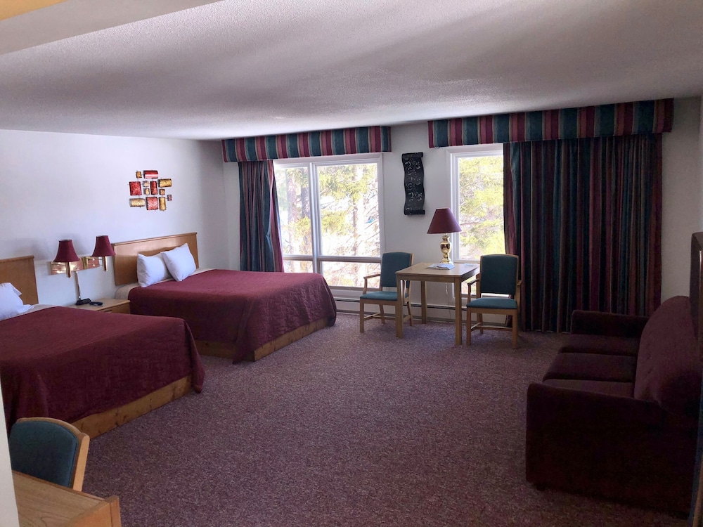 Upstairs Corner Suite
