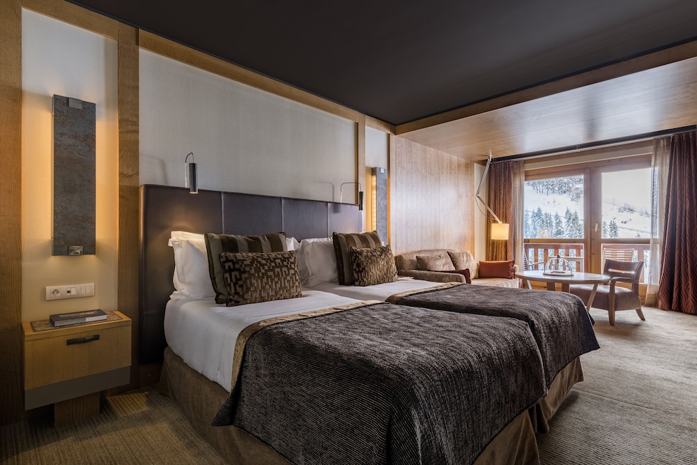 Junior Suite Deluxe Double and Spa with view to the slopes.(Capacity min/max 2)