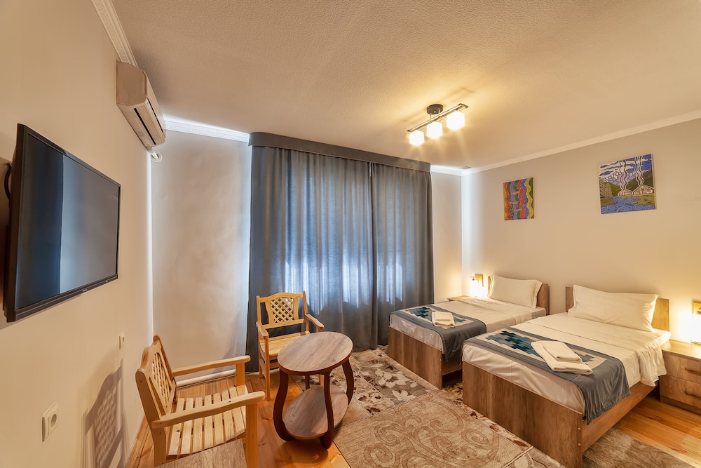 Basic Twin Room photo 1