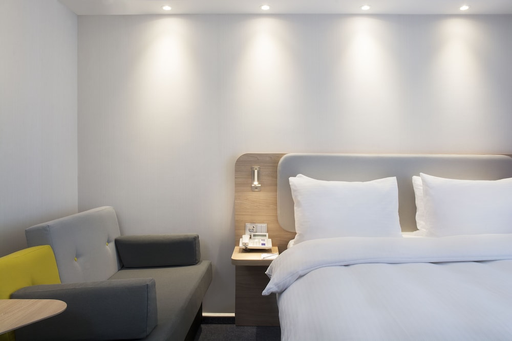 Standard Room, 1 Queen Bed - Photo 2
