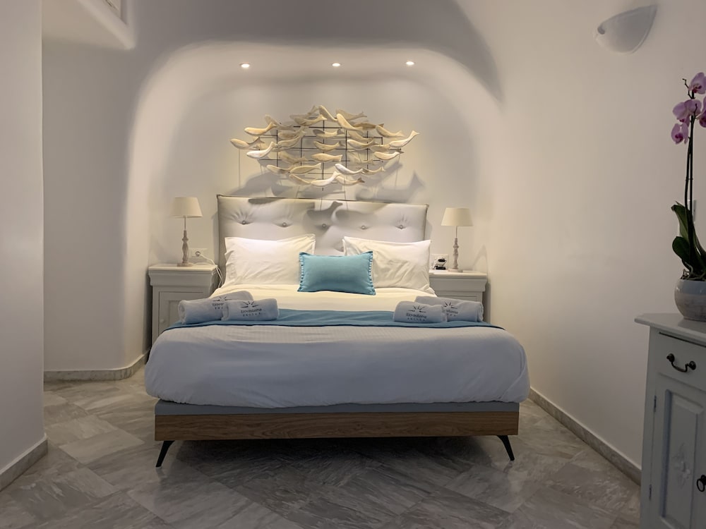Superior Suite, Jetted Tub ( Caldera View) - Photo 3