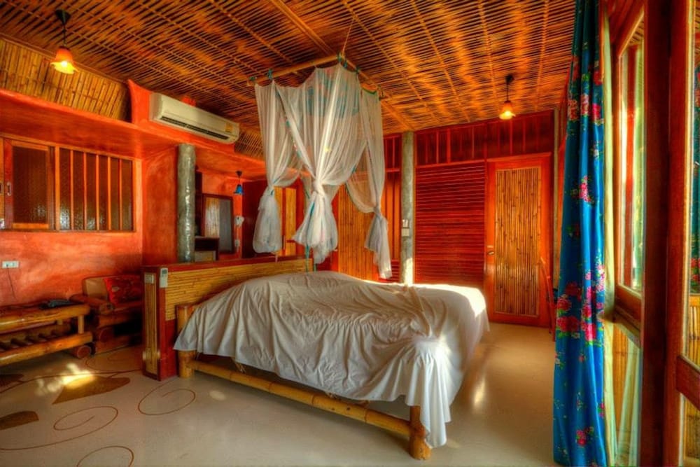 Bamboo Sunset Suite
