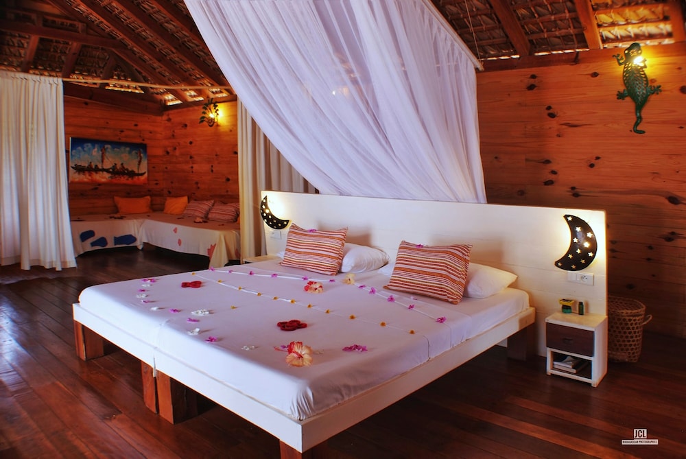 Bungalow, Beachfront photo 2