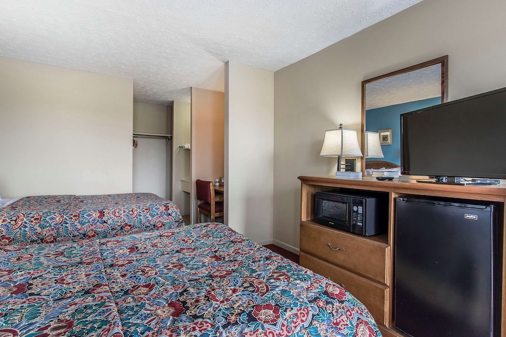 Standard Room, 2 Double Beds, Non Smoking - Photo 1