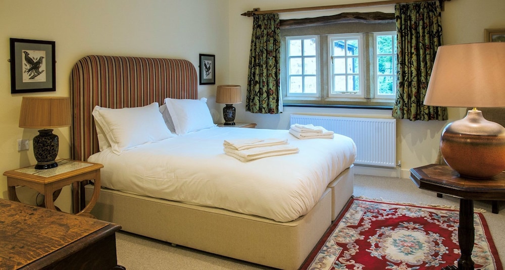 Ward's Stone - Super King Size Bedroom