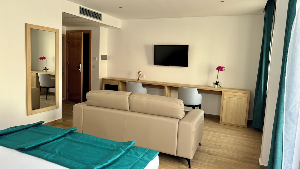 Luxury Double Room, Balcony photo 3