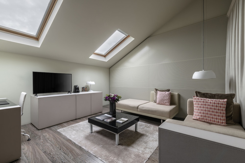 Suite (Mercy) - Photo 5
