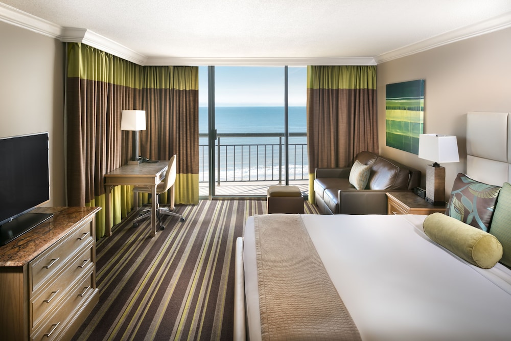 Deluxe Room, 1 King Bed, Corner photo 2