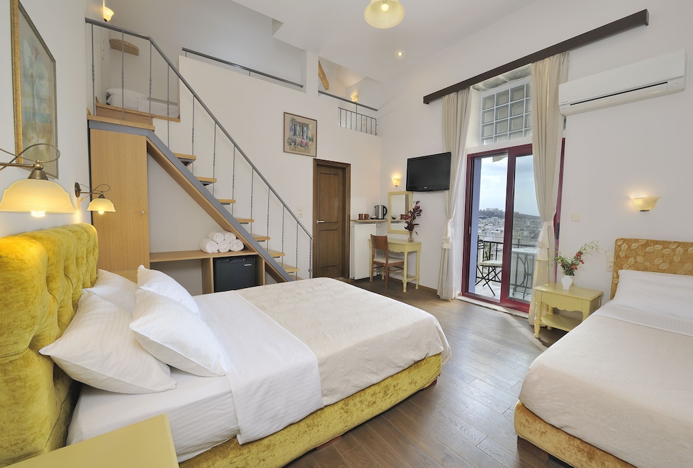Acropolis Family Room