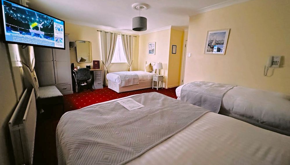 Standard Quadruple Room, Multiple Beds, Ensuite
