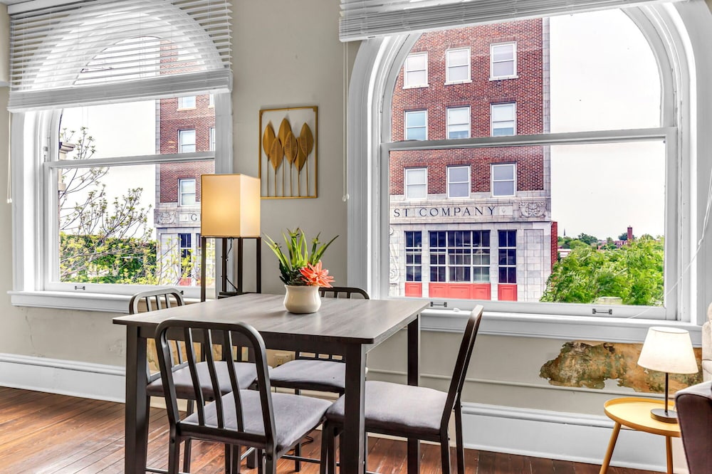 Luxury Condo, 1 Bedroom, Patio, City View photo 1