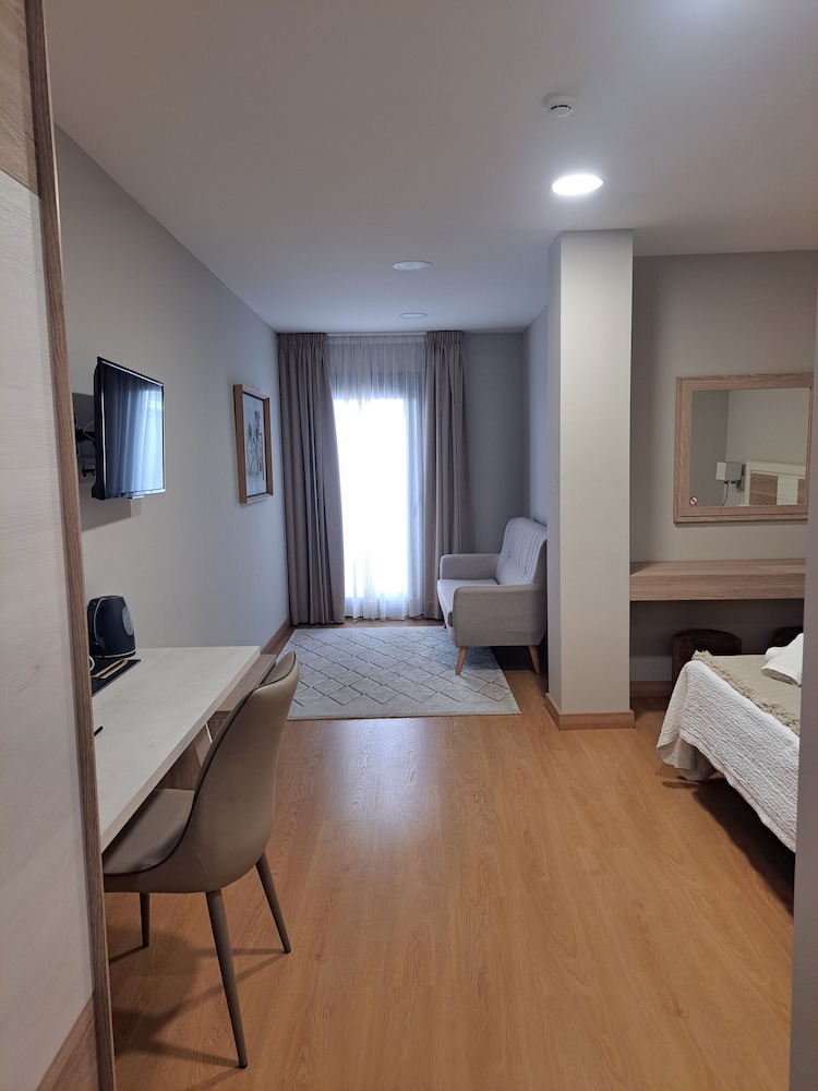 Superior Double Room, 1 Queen Bed, Private Bathroom - Photo 6
