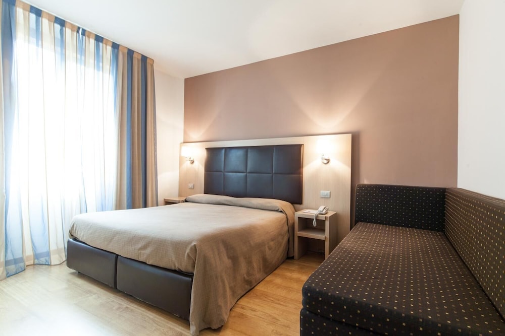 Standard Double or Twin Room photo 2