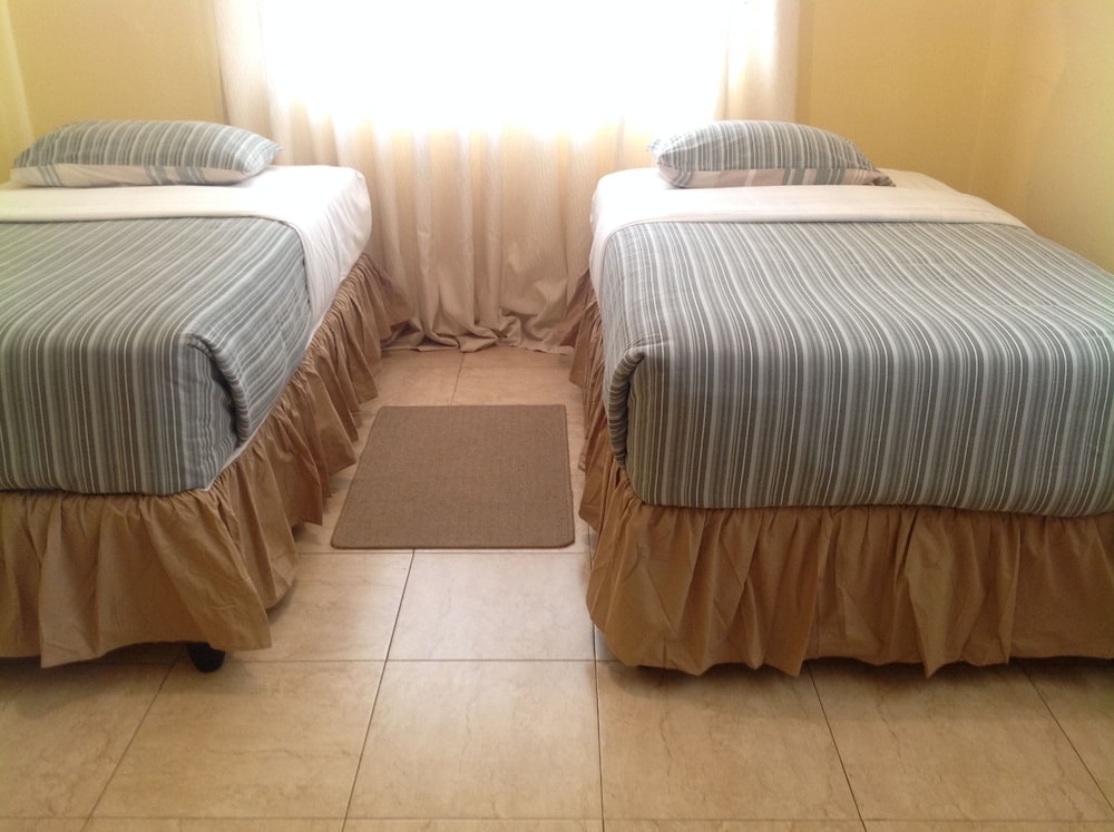 Economy Twin Room photo 2