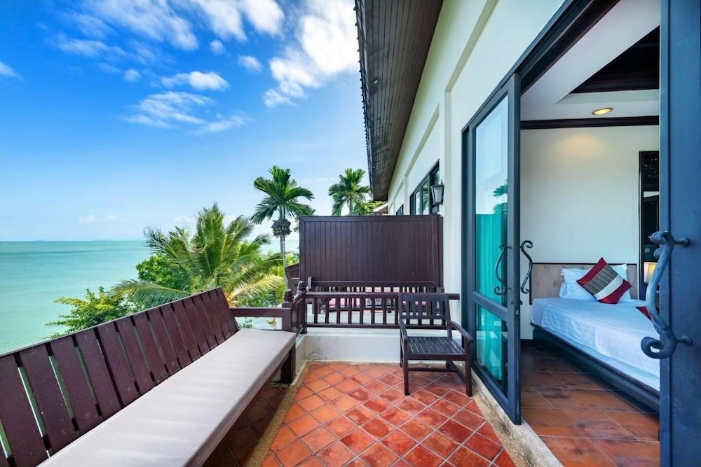 Deluxe Suite, Sea View - Photo 13