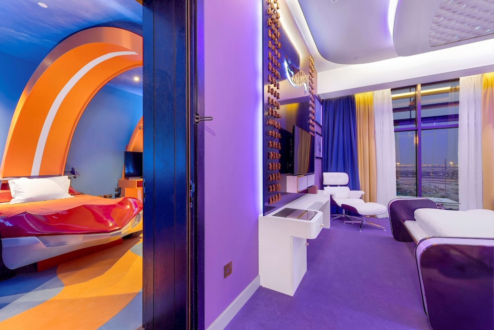Family Suite, 1 King Bed (Hotwheels)