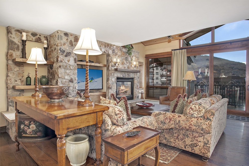 Premium Condo, 4 Bedrooms