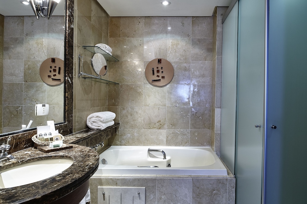 Superior Suite - Photo 6