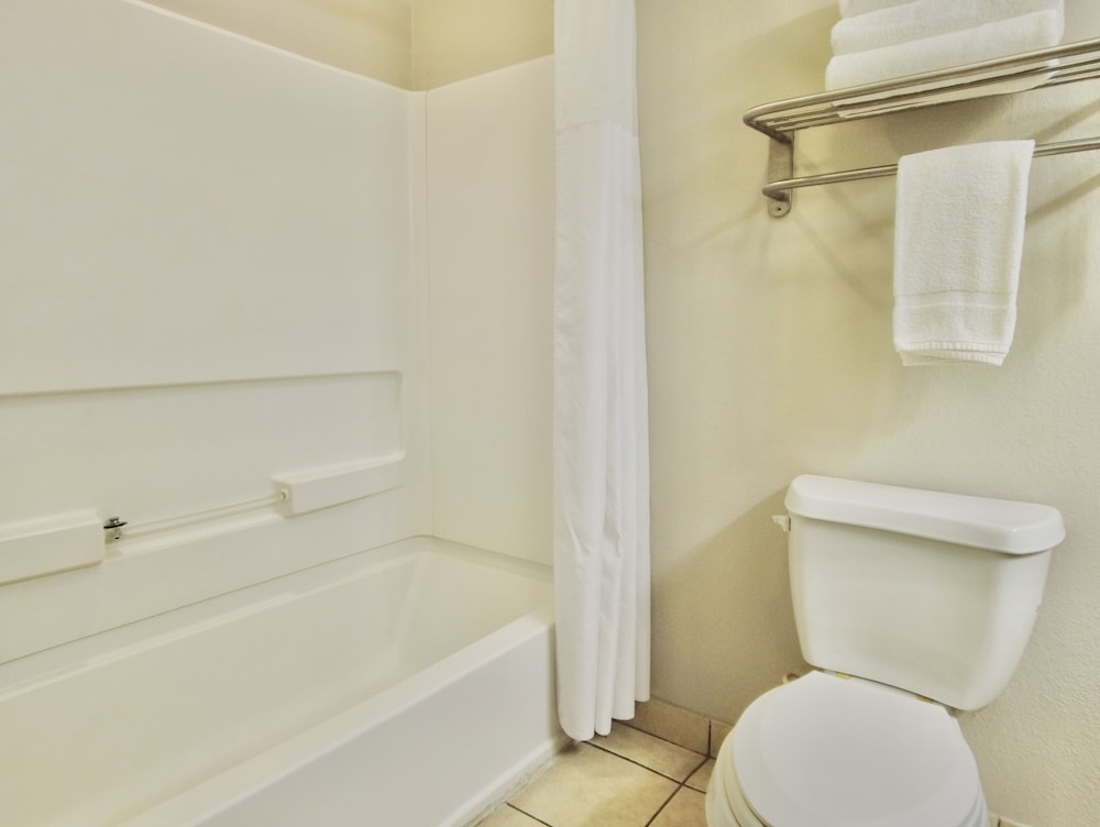 Suite, 1 King Bed, Non Smoking, Jetted Tub - Photo 14