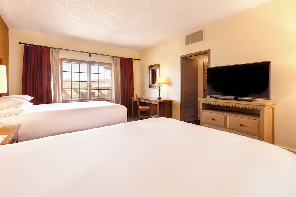 Suite, 2 Double Beds, Mountain View (One Bedroom Double Suite)