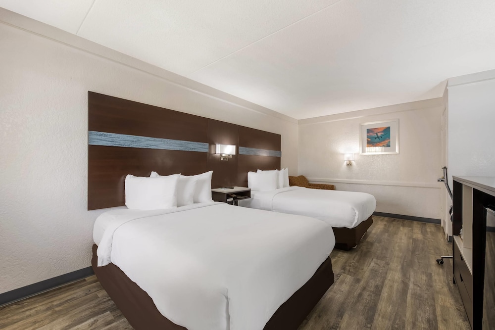 Standard Room, 2 Double Beds, Smoking - Photo 3