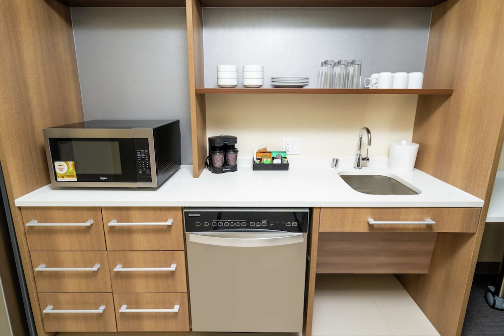 Suite, 1 King Bed, Accessible (Mobility & Hearing, Roll-in Shower) - Photo 8