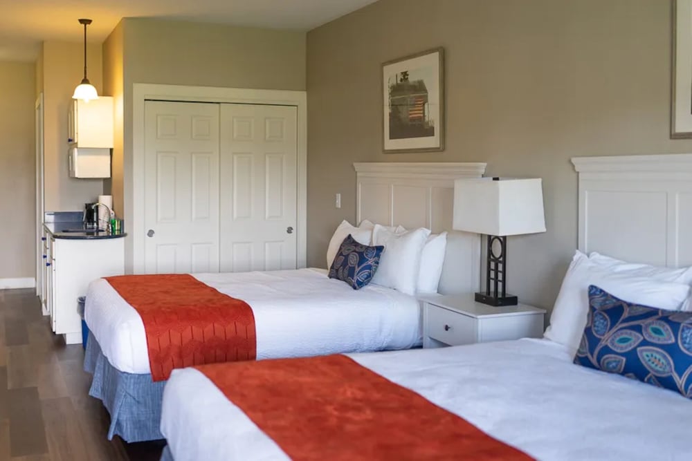 Harbor Village Suite 2 Queens - Photo 1
