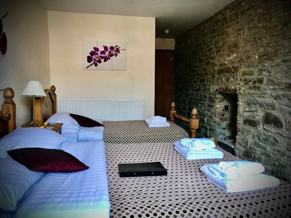 Standard Double or Twin Room photo 3