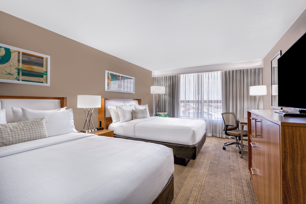 Standard Room, 1 King Bed, Accessible - Photo 4