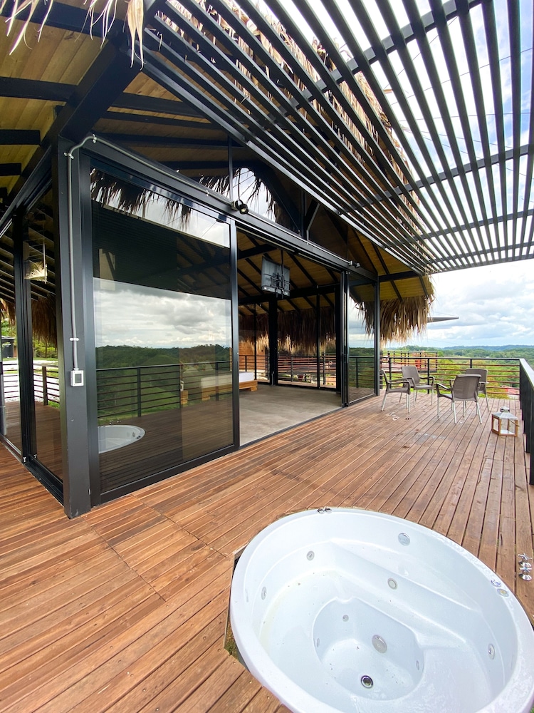 Superior Chalet, 2 Queen Beds, Hot Tub, Mountain View photo 3