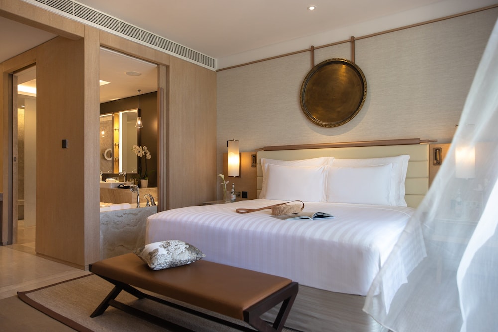 One Bedroom Panoramic Suite - Photo 7