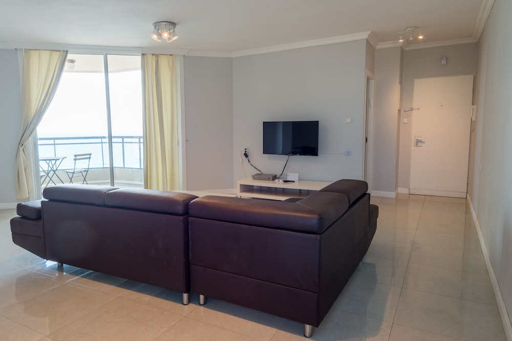 Presidential Apartment, 3 Bedrooms, Smoking, Sea Facing photo 3