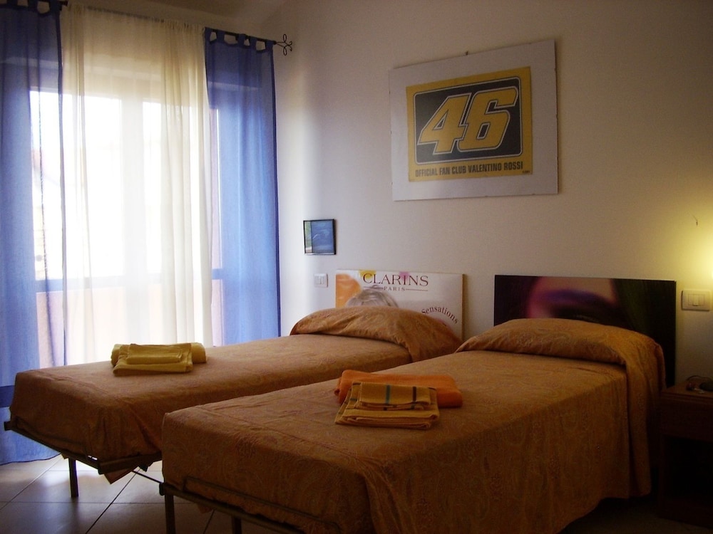 Double Or Twin Room, 1 Bedroom, Accessible, Shared Bathroom photo 1