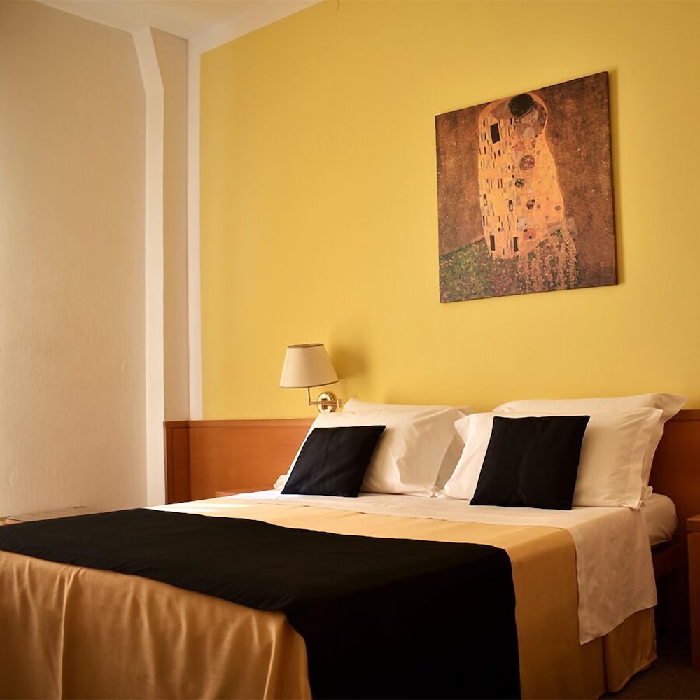 Superior Double or Twin Room, Partial Ocean View photo 3