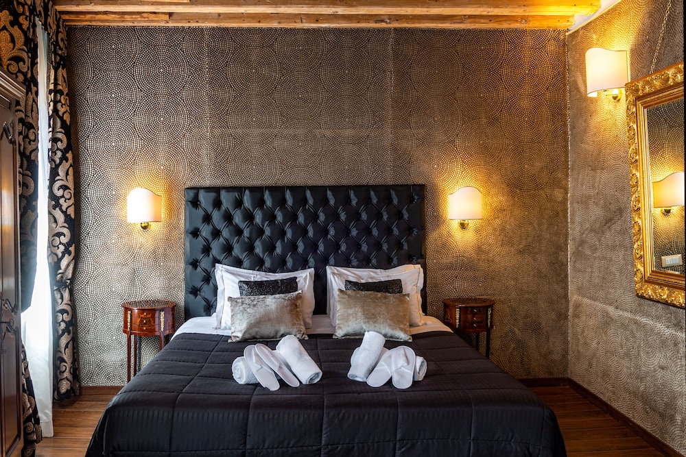 Classic Double or Twin Room, Canal View photo 3