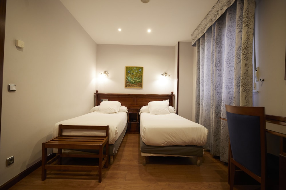 Classic Twin Room photo 3