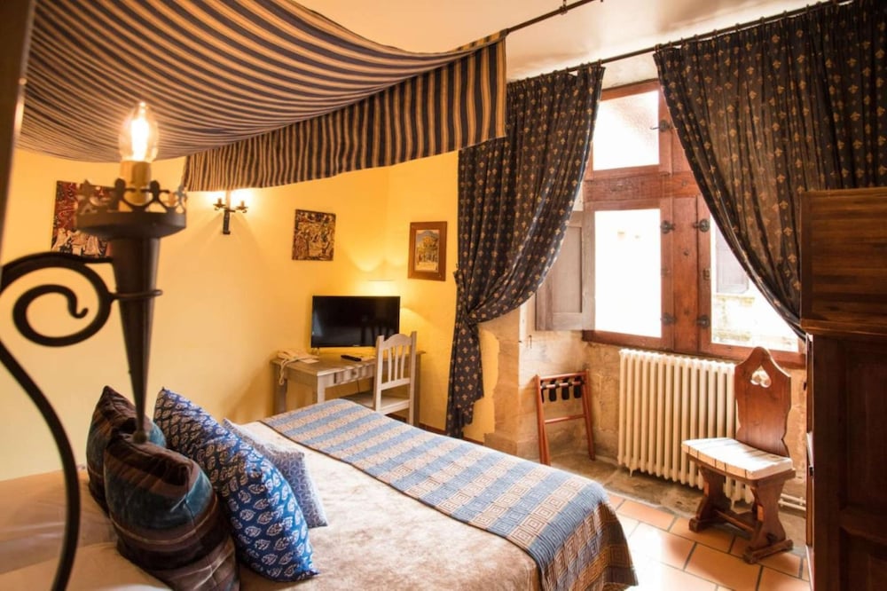 Standard Room, 1 Queen Bed, Non Smoking - Photo 1