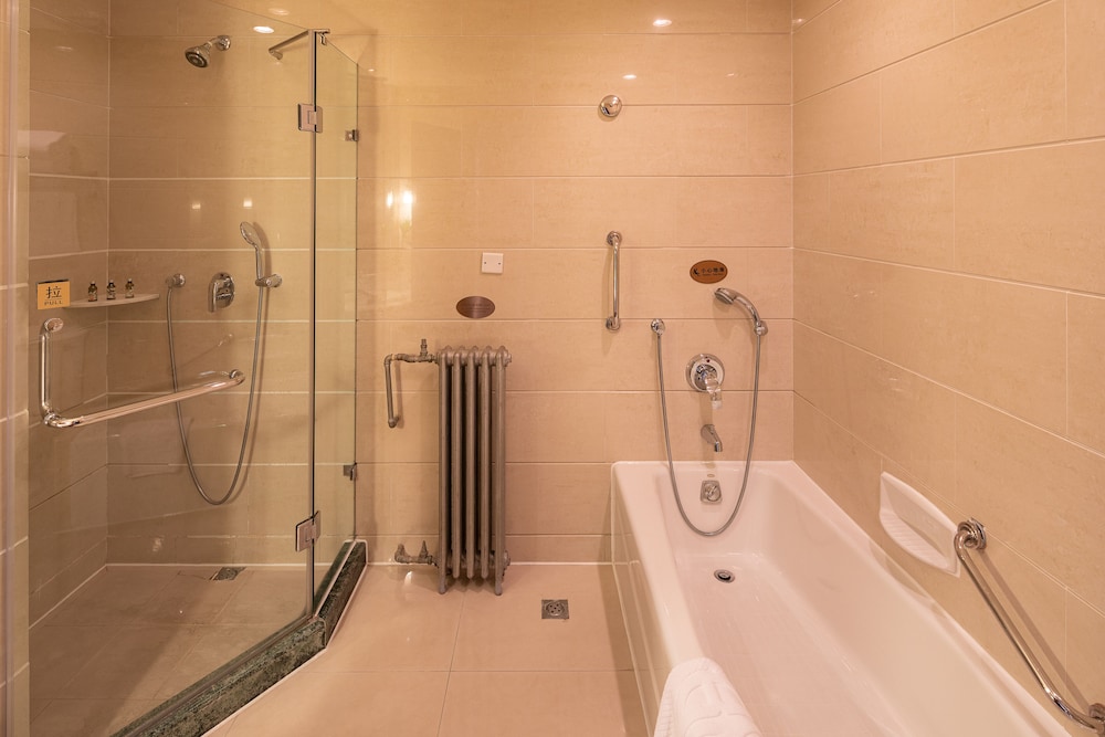 Executive Room, 1 King Bed, City View photo 3