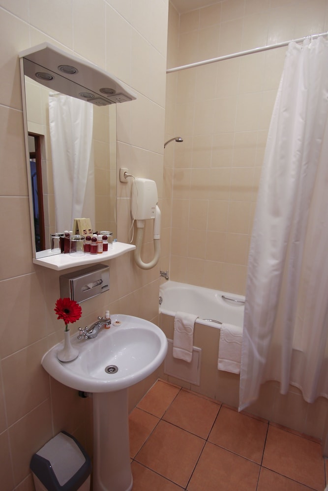 Standard Twin Room, 2 Twin Beds photo 2