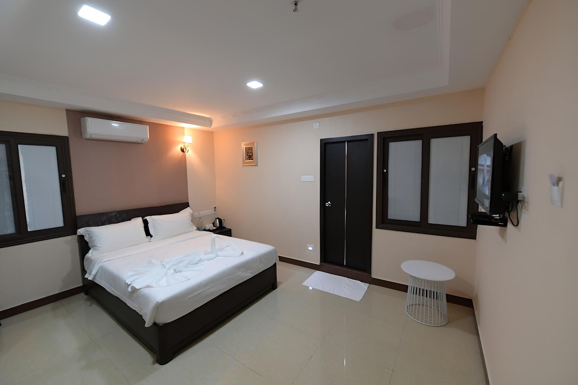 Deluxe Double or Twin Room, City View photo 2