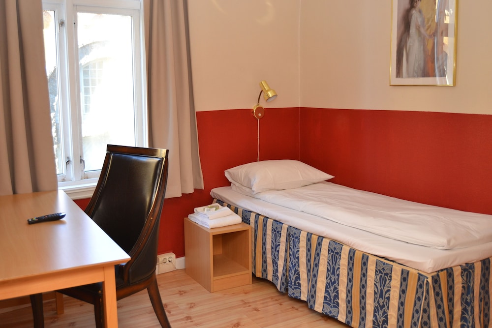 Economy Double Room (Noise free room not guaranteed) photo 1