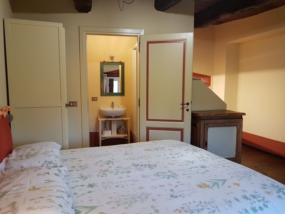 Room, Multiple Beds, Non Smoking, Pool View photo 3