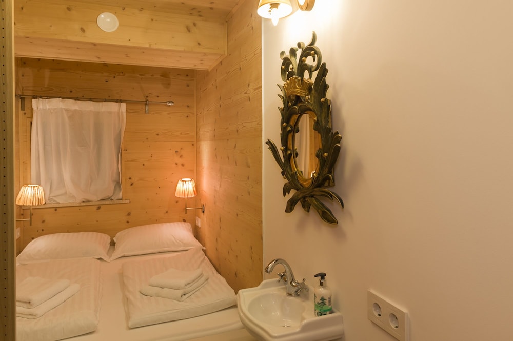 Deluxe Apartment, 2 Bedrooms, Pool Access, Mountain View photo 3