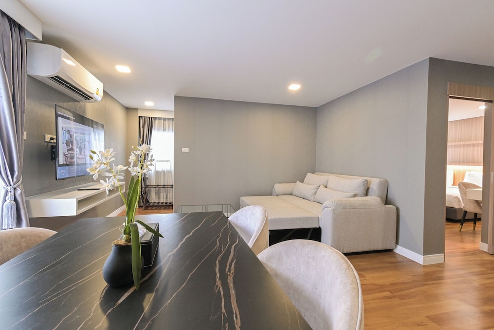 Family Room photo 2